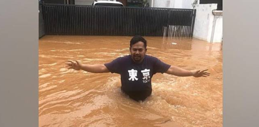 Lihat 7 Artis Menjadi Korban Banjir Yang Mencapai 1 Meter !!