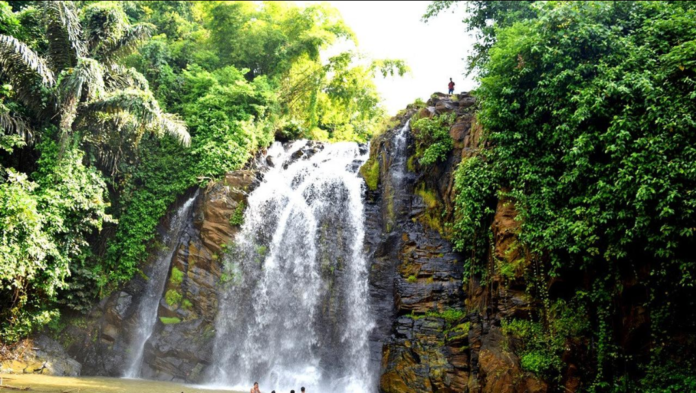 Keindahan Curug Sawer Pandeglang dan Mitos Buaya Putih Sang Penjaga