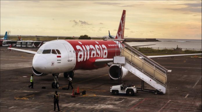 Dikabarkan Ada Penumpang Positif Corona, AirAsia Hentikan Operasional Pesawat