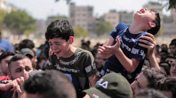 Tragedi Palestina, Ayahnya Terkena Roket Hingga Meninggal Dunia, Bocah Palestina : Aku Saja yang Mati